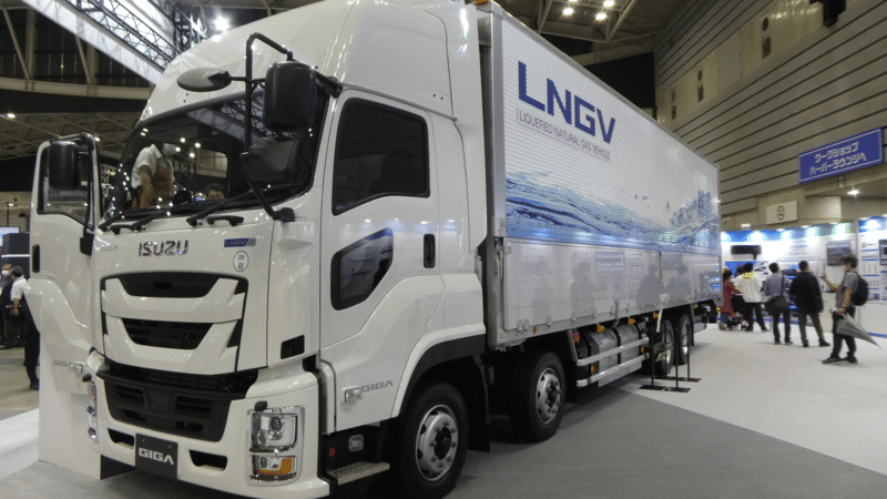 Ciężarówka na LNG – czy samochód ciężarowy na skroplony gaz ziemny się opłaca?
